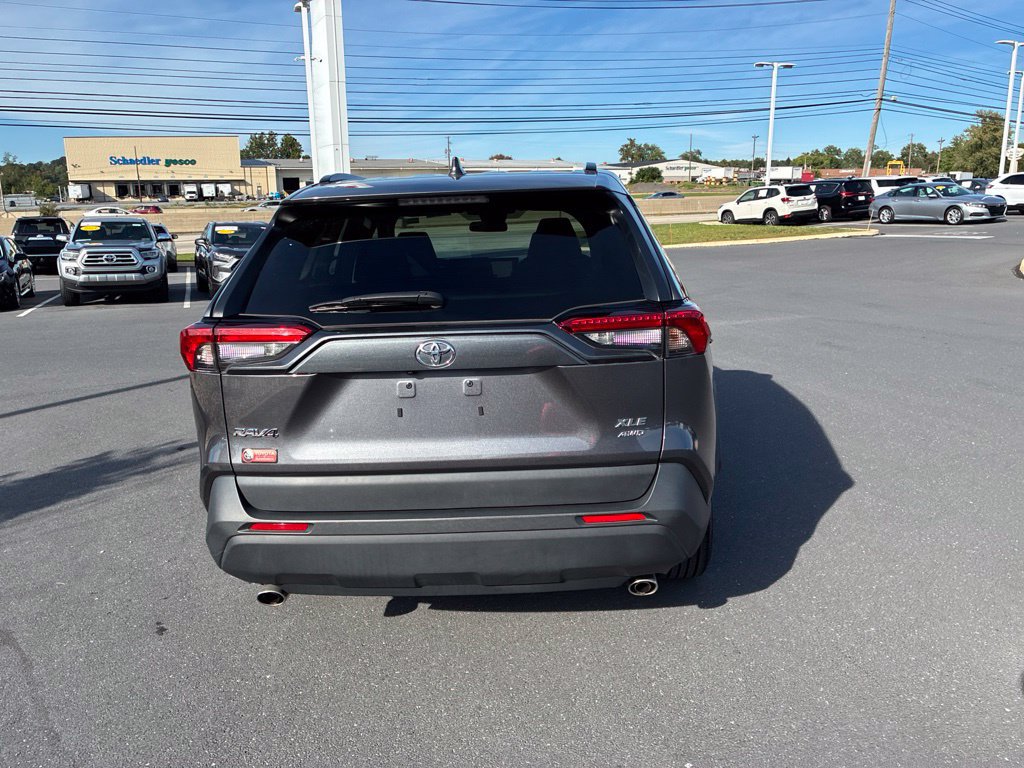 Used 2025 Toyota RAV4 XLE AWD/4WD image 11