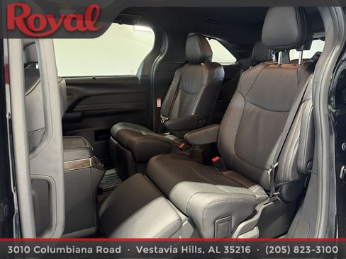 Used 2026 Toyota Sienna Platinum AWD/4WD image 19