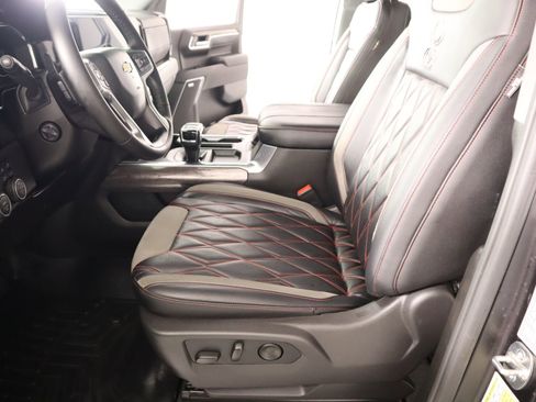 Used 2025 Chevrolet Silverado 1500 LTZ image 13