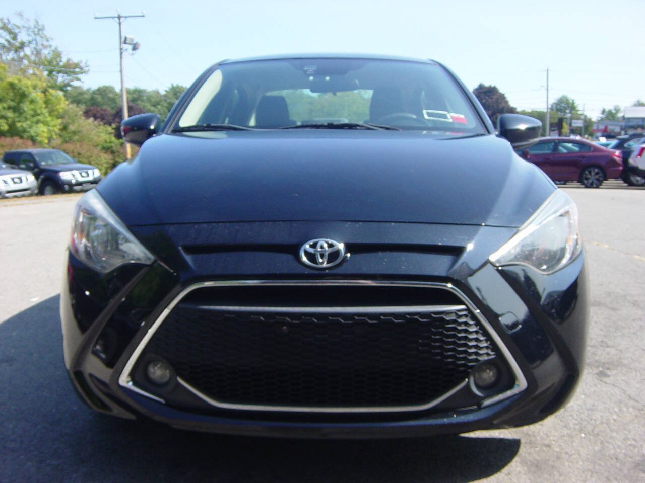 Used 2019 Toyota Yaris LE FWD image 2
