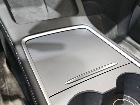 Used 2025 Tesla Model Y Long Range image 32