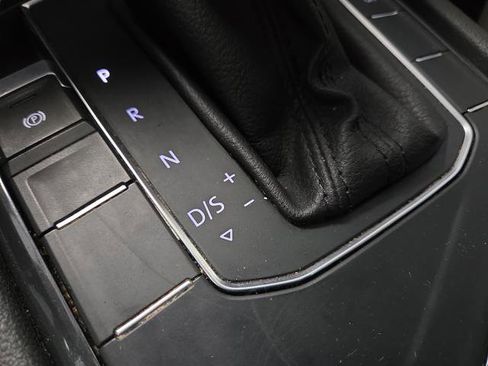 Used 2020 Volkswagen Tiguan SE w/ Panoramic Sunroof Package image 22