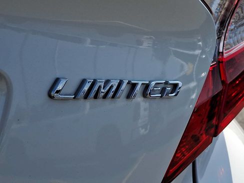 Used 2019 Toyota C-HR Limited FWD image 31