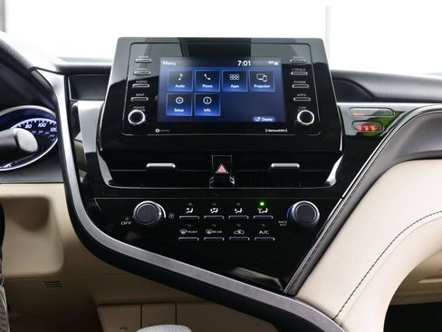 Used 2021 Toyota Camry LE FWD image 18