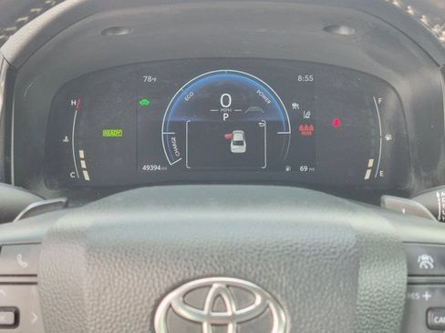Used 2025 Toyota Camry SE FWD image 23