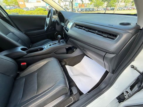 Used 2020 Honda HR-V Touring image 40