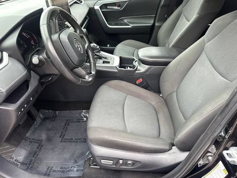 Used 2025 Toyota RAV4 XLE w/ Weather Package AWD/4WD image 27