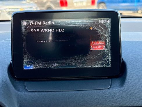 Used 2019 Toyota Yaris L image 14