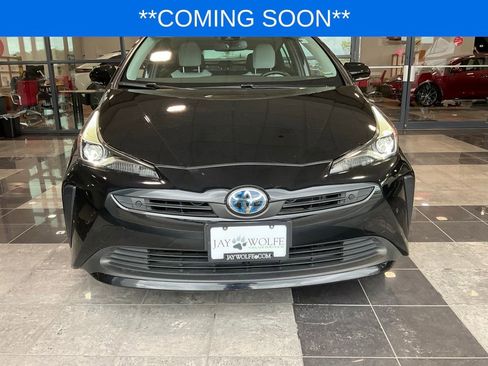 Used 2020 Toyota Prius Limited w/ Premium Convenience Package FWD image 2
