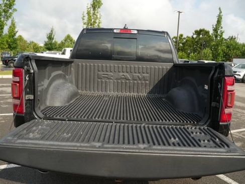 Used 2022 RAM 1500 Laramie AWD/4WD image 17