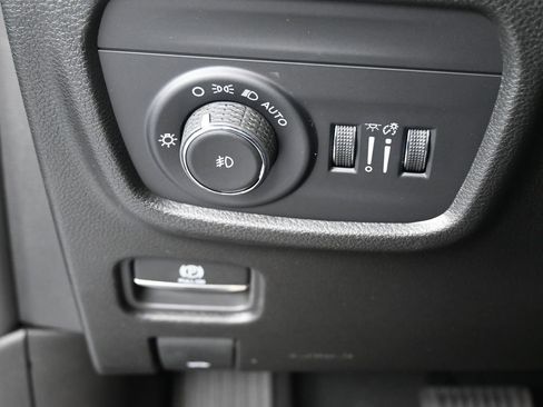 New 2025 Jeep Grand Cherokee Limited w/ Trailer Tow Package image 30