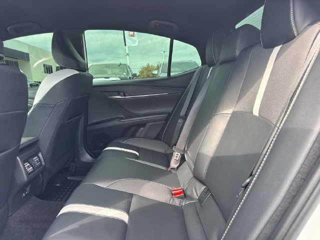 Used 2026 Toyota Camry Hybrid FWD image 11