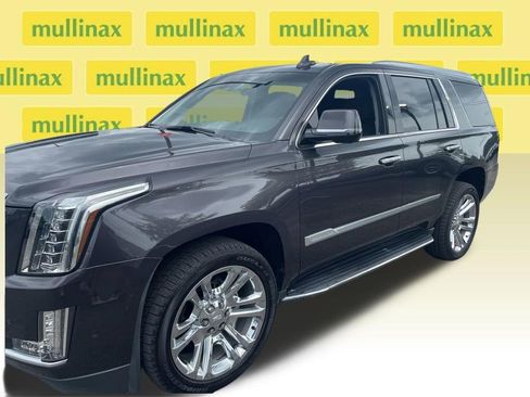 Used 2018 Cadillac Escalade Premium Luxury RWD image 5