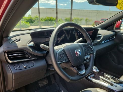 Certified 2025 Buick Envista Avenir FWD image 19