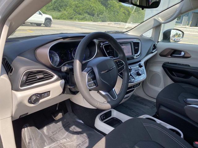 Used 2023 Chrysler Voyager LX FWD image 33