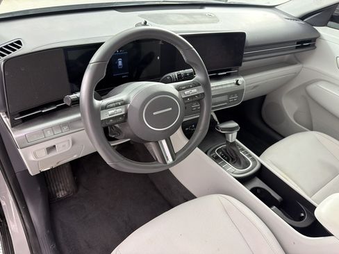 Used 2025 Hyundai Kona SEL FWD image 4