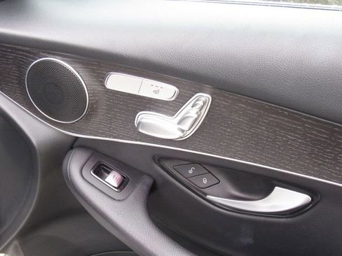 Used 2022 Mercedes-Benz GLC 300 4MATIC image 21