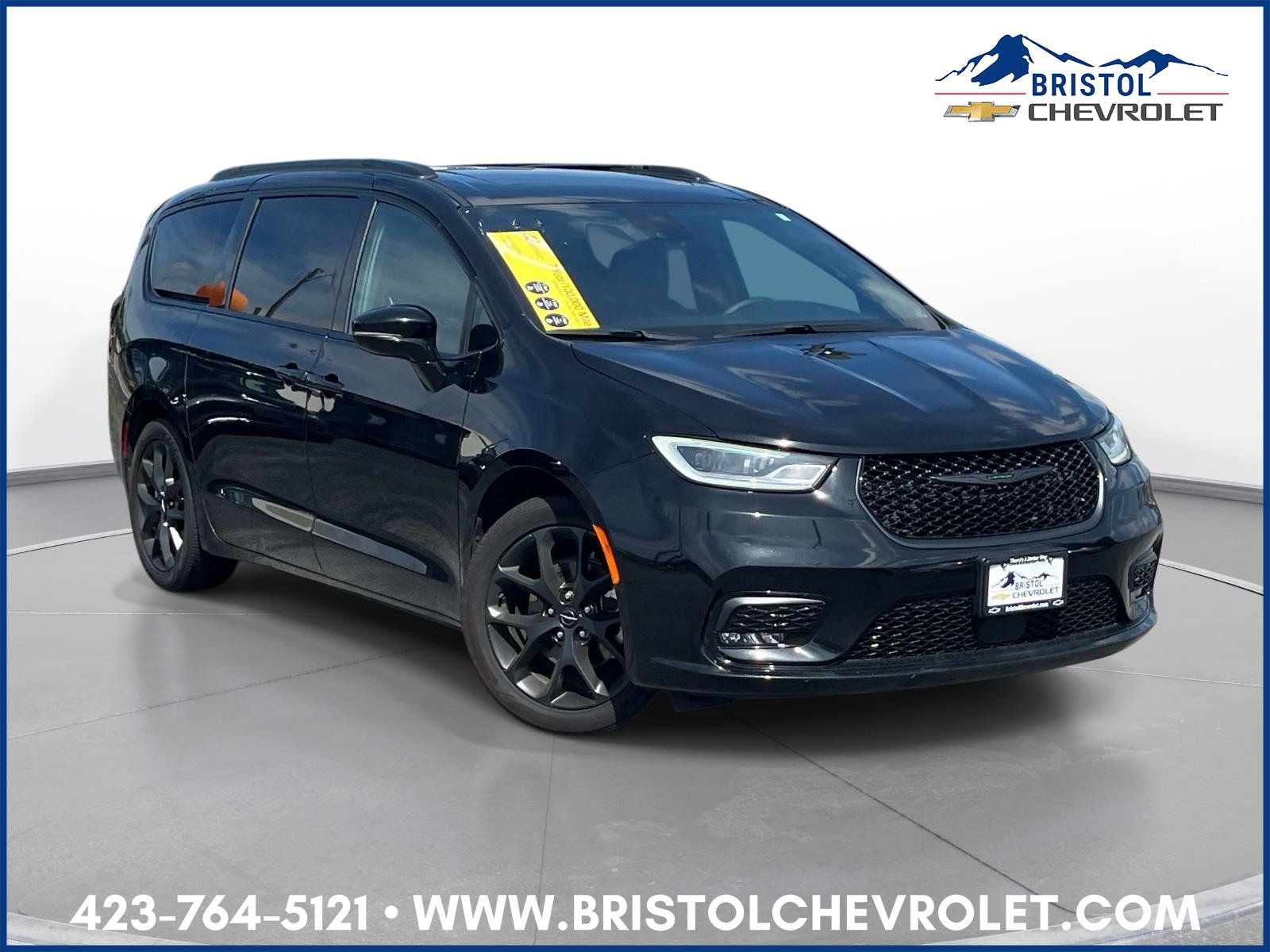 Used 2025 Chrysler Pacifica Limited FWD image 1