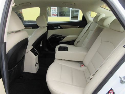 Used 2019 Kia Cadenza Premium image 24