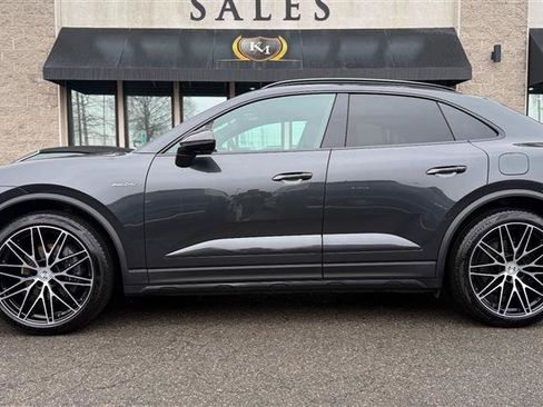 Used 2024 Porsche Macan 4 Electric AWD/4WD image 3