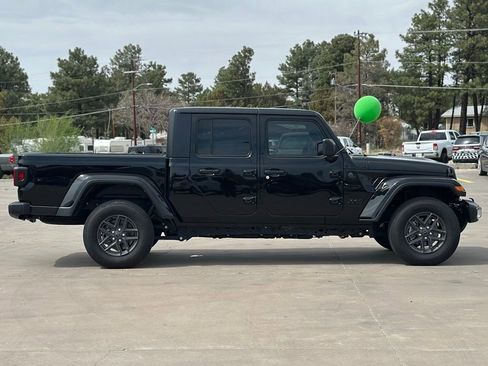 New 2025 Jeep Gladiator Sport image 2