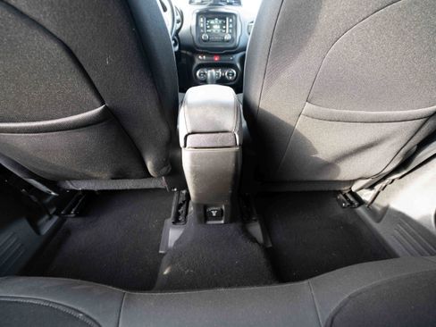 Used 2016 Jeep Renegade 75th Anniversary image 21