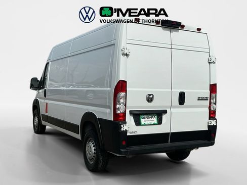Used 2025 RAM ProMaster 2500 w/ Convenience Group FWD image 3