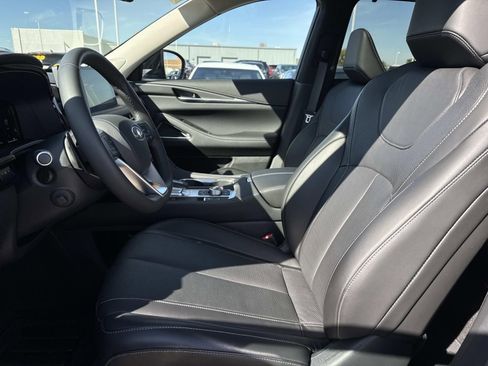 Certified 2025 INFINITI QX60 Luxe w/ Vision Package image 19