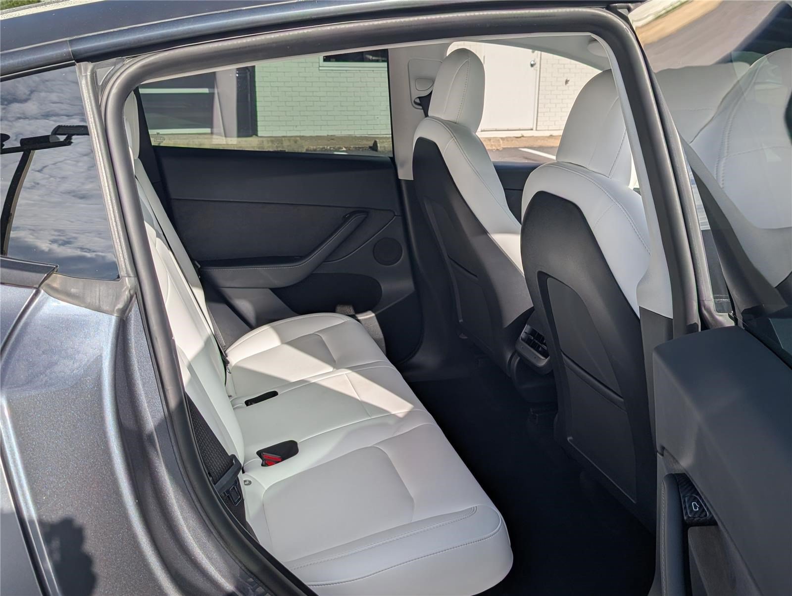 Used 2022 Tesla Model Y Performance AWD/4WD image 12