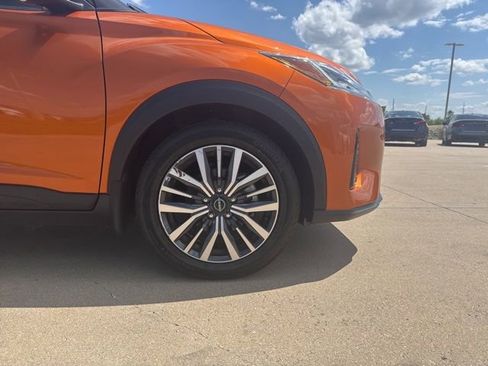 Used 2024 Nissan Kicks SV w/ Interior Electronics Package FWD image 15
