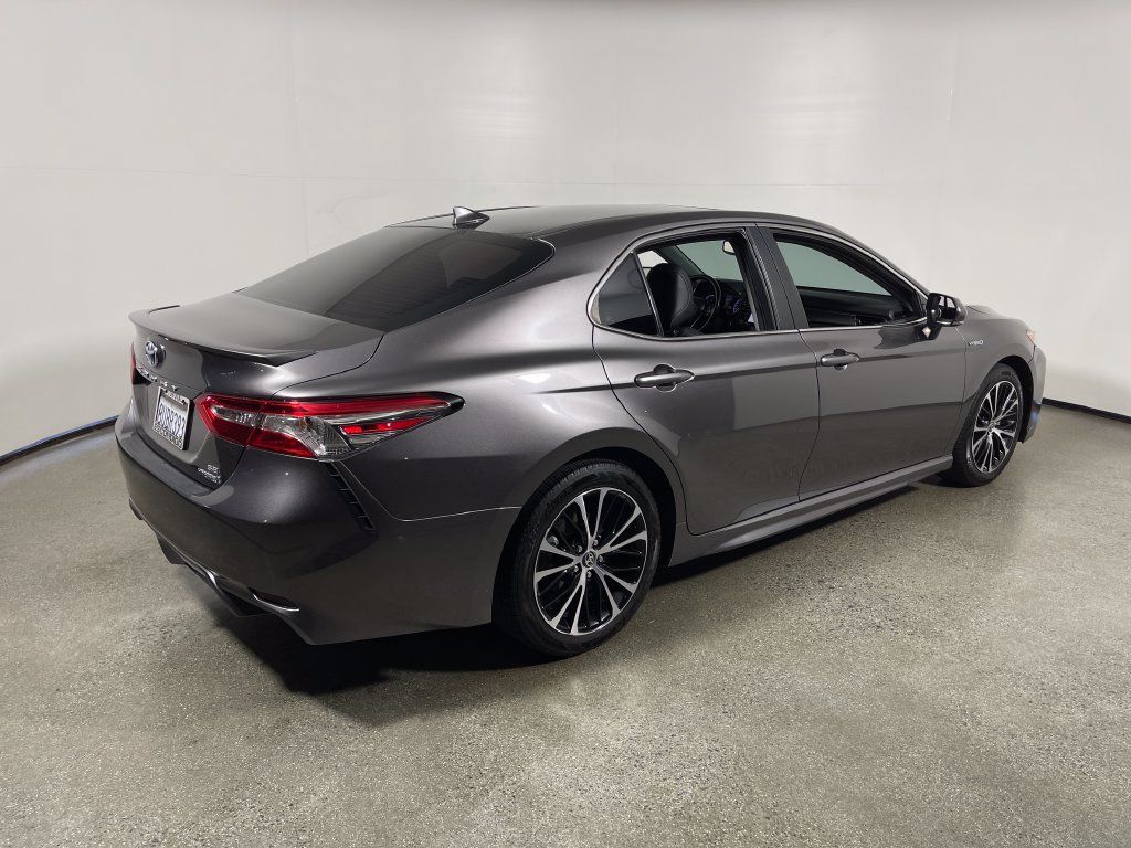 Certified 2020 Toyota Camry SE w/ Sunroof Package FWD image 3