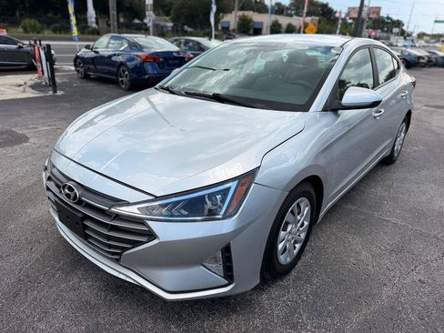 Used 2020 Hyundai Elantra SE w/ Cargo Package (C1) FWD image 2