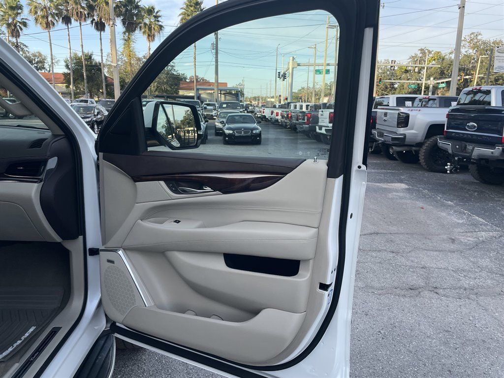 Used 2016 Cadillac Escalade ESV Luxury RWD image 44