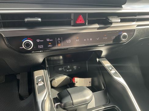 Used 2025 Kia Sorento S image 17