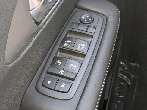 New 2025 Chrysler Voyager LX image 18