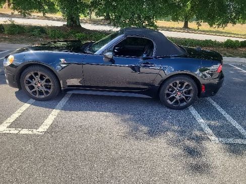 Used 2018 FIAT 124 Spider Abarth RWD image 7