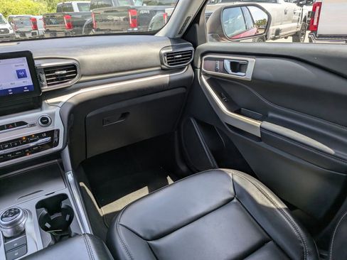 Used 2021 Ford Explorer XLT w/ Equipment Group 202A image 18