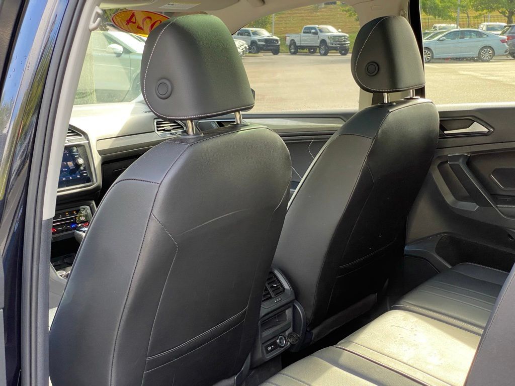 Used 2024 Volkswagen Tiguan SE w/ Panoramic Sunroof Package FWD image 28