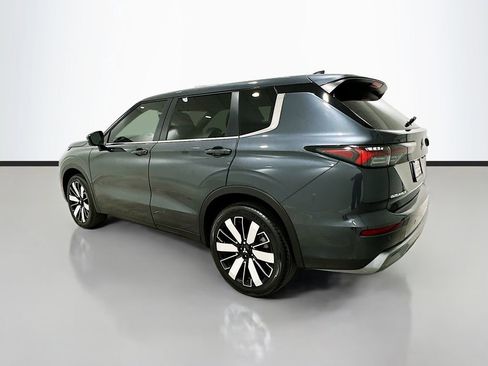 Used 2025 Mitsubishi Outlander SE image 5