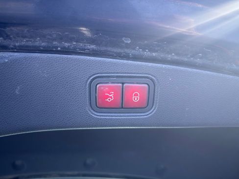 Used 2018 Mercedes-Benz E 400 4MATIC Coupe image 35