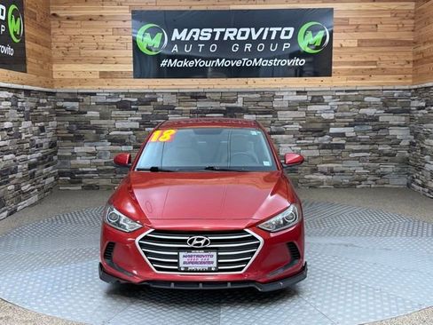 Used 2018 Hyundai Elantra SE FWD image 3