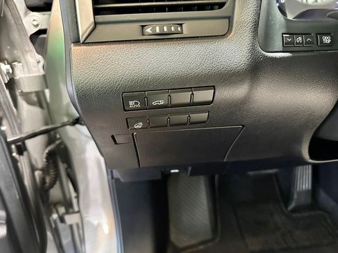 Used 2019 Lexus RX 350L w/ Premium Package image 16