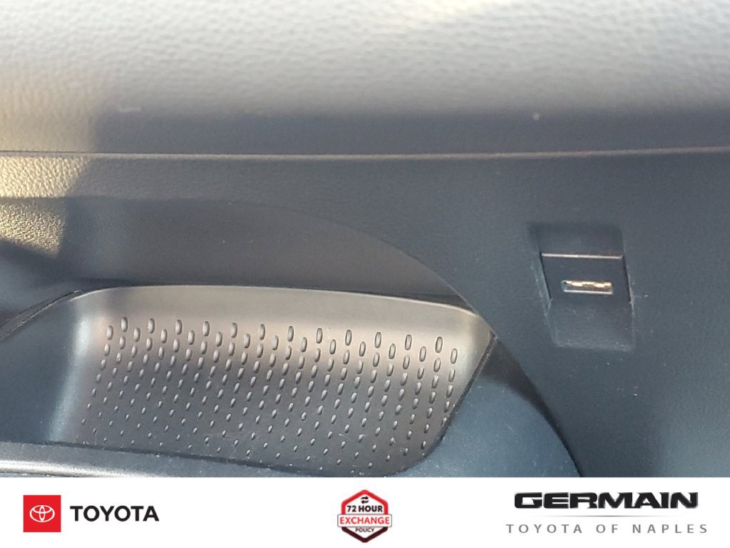 Used 2022 Toyota Corolla SE w/ SE Premium Package FWD image 33