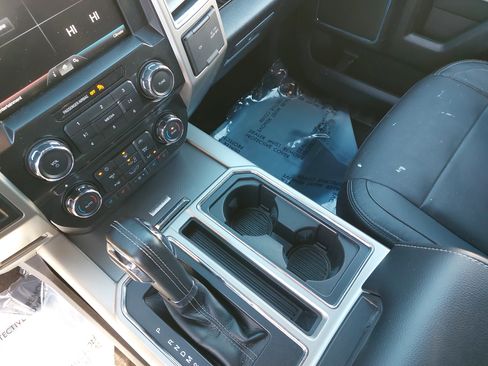 Used 2015 Ford F150 Lariat image 26