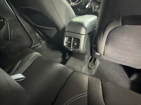 Used 2021 Jeep Cherokee Latitude FWD image 29