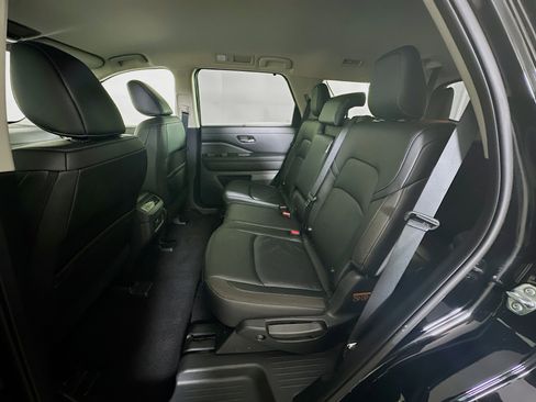 Used 2025 Nissan Pathfinder SL image 29