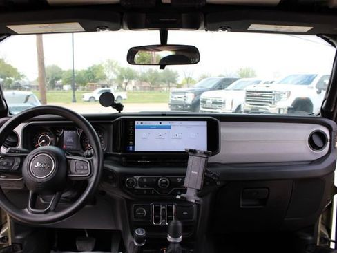 Used 2025 Jeep Wrangler Sport AWD/4WD image 17