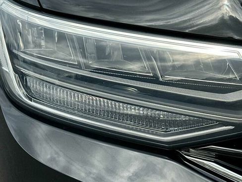 Used 2022 Volkswagen Tiguan SE R-Line image 33