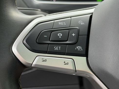 Certified 2024 Volkswagen Tiguan SE w/ Panoramic Sunroof Package AWD/4WD image 23