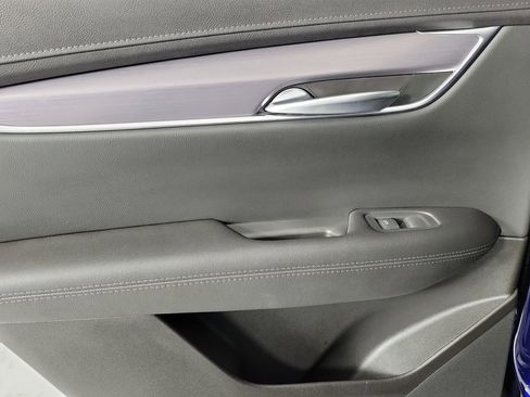 Certified 2025 Cadillac XT5 Luxury FWD image 13